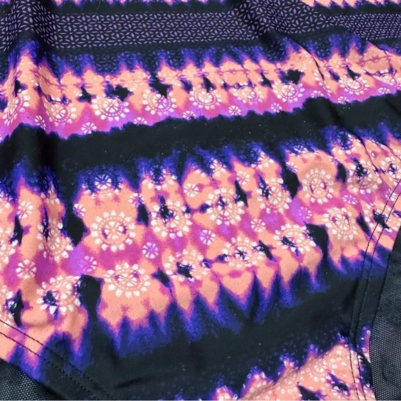 TORRID pink purple medallion tie dye bikini swimsuit bottoms, 4X. - Picture 4 of 5